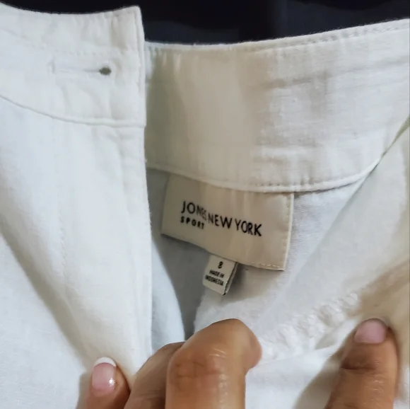 Size 8 white linen Capri - Picture 3 of 4